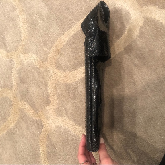 Valentino Garavani Python Bow Clutch - Picture 5 of 8